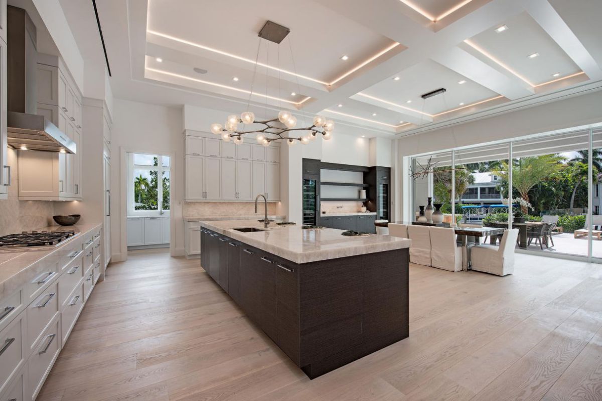 Coastal-Contemporary-Home-in-Naples-Florida-by-Falcon-Design-24