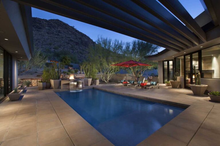East Royal Palms Residence in Phoenix, Arizona by Swaback Partners
