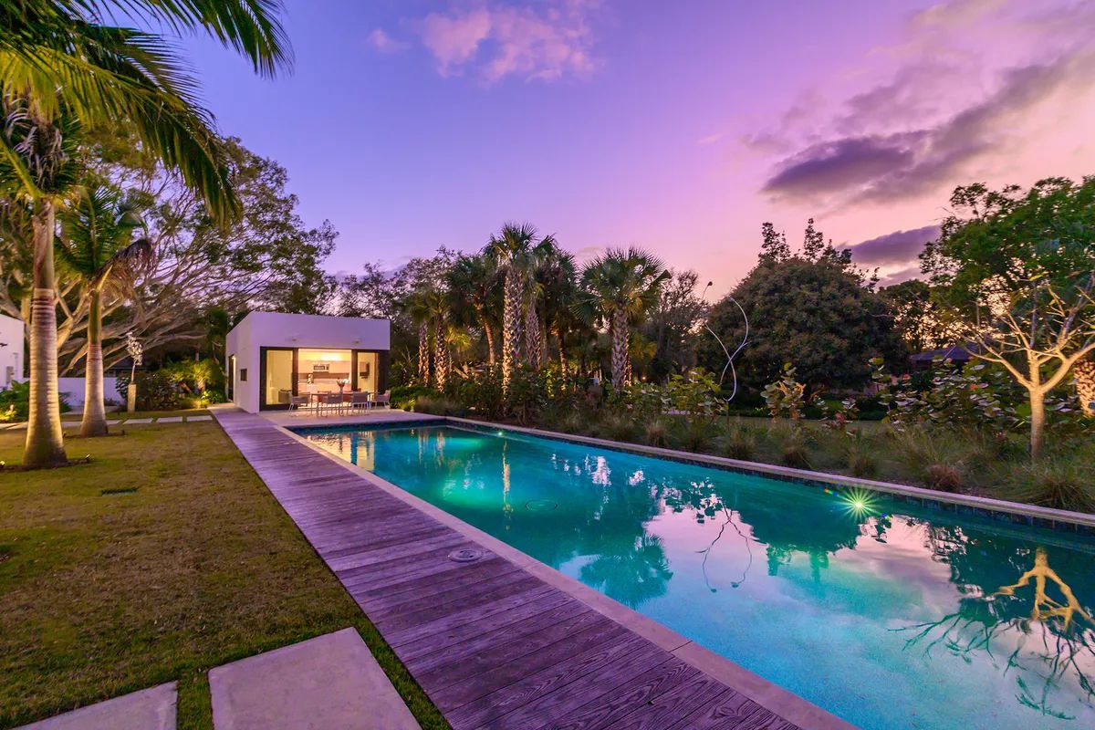 Florida-Iconic-Modern-Home-in-heart-of-Cherokee-Park-Sarasota-11