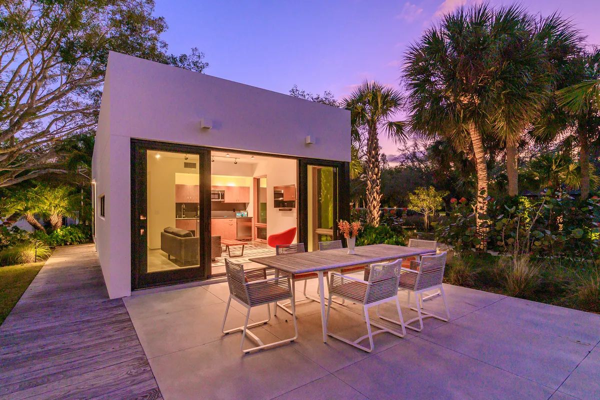 Florida-Iconic-Modern-Home-in-heart-of-Cherokee-Park-Sarasota-12