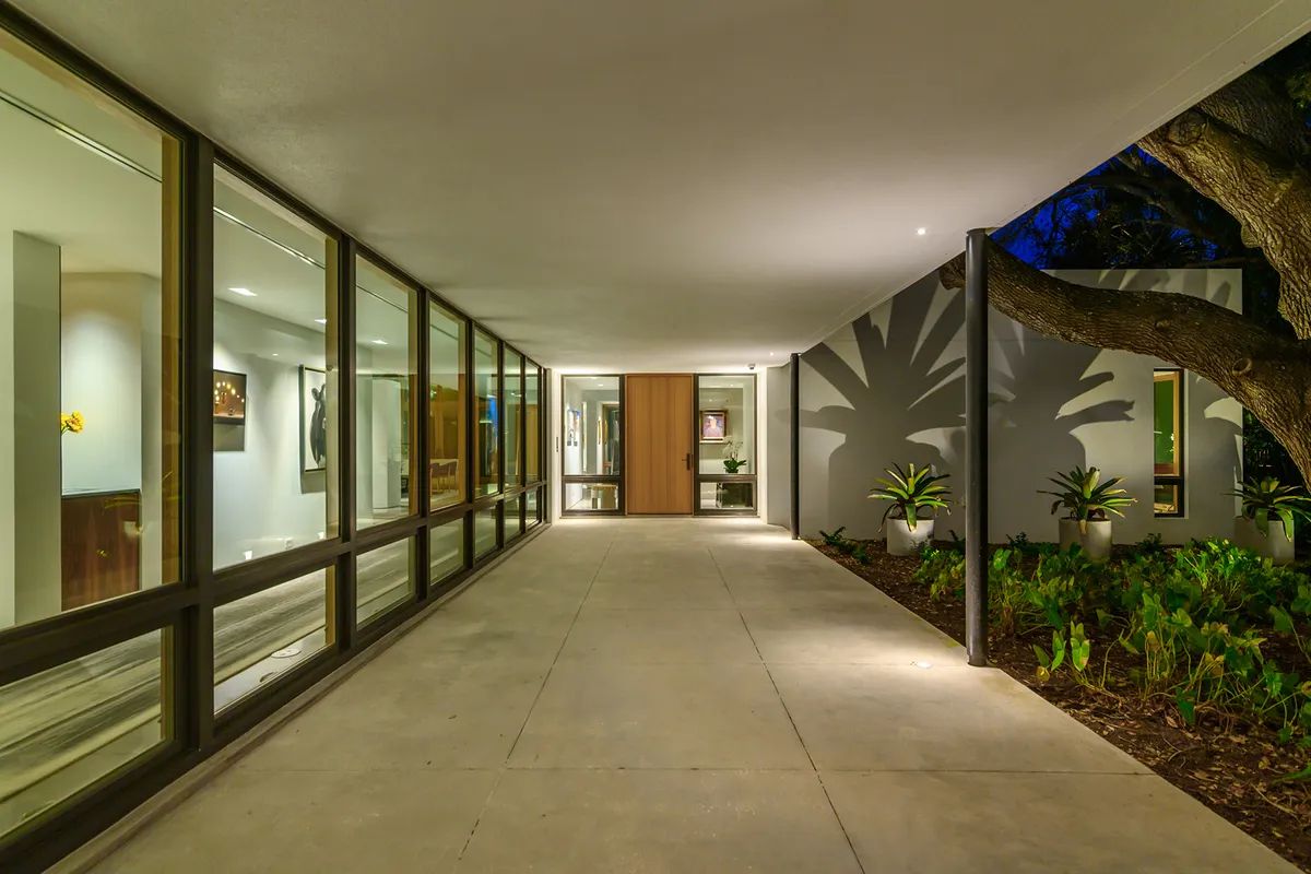 Florida-Iconic-Modern-Home-in-heart-of-Cherokee-Park-Sarasota-3