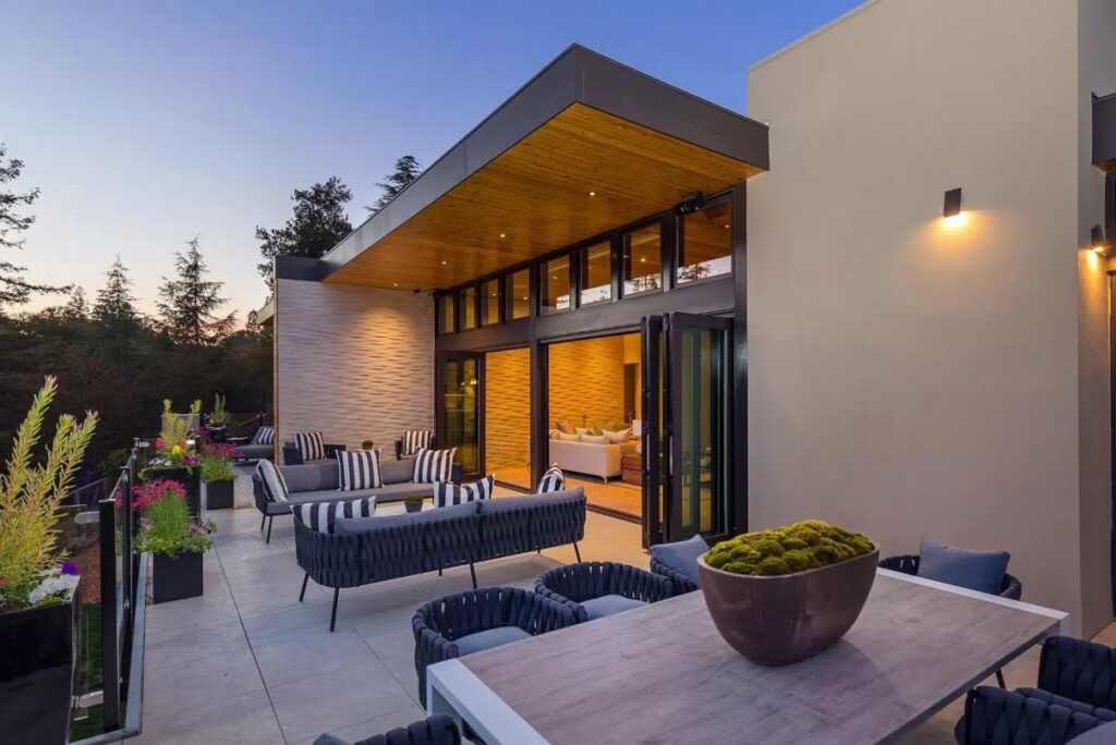 Foothill Contemporary House in Los Altos Hills by DMARC Studios
