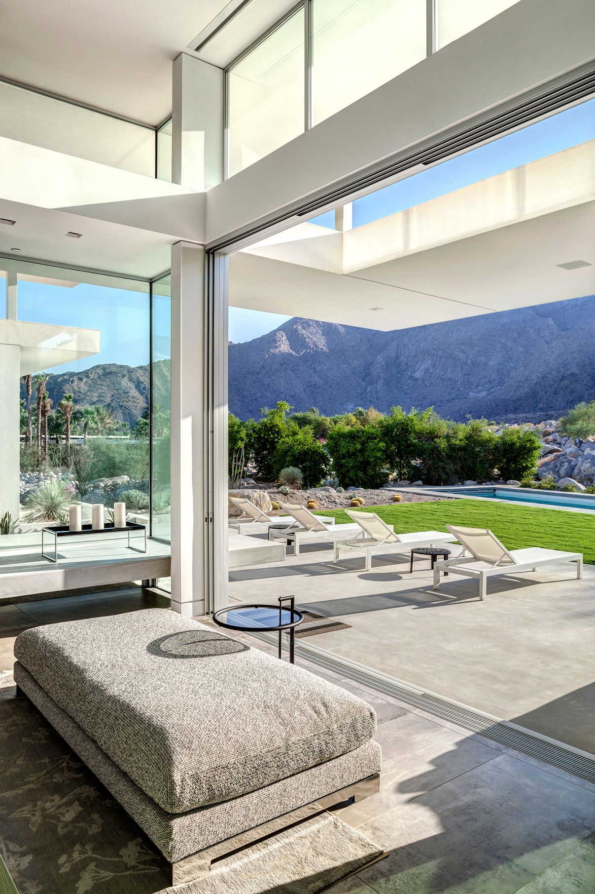 Great-White-Residence-in-Palm-Springs-California-by-Cioffi-Architect-19