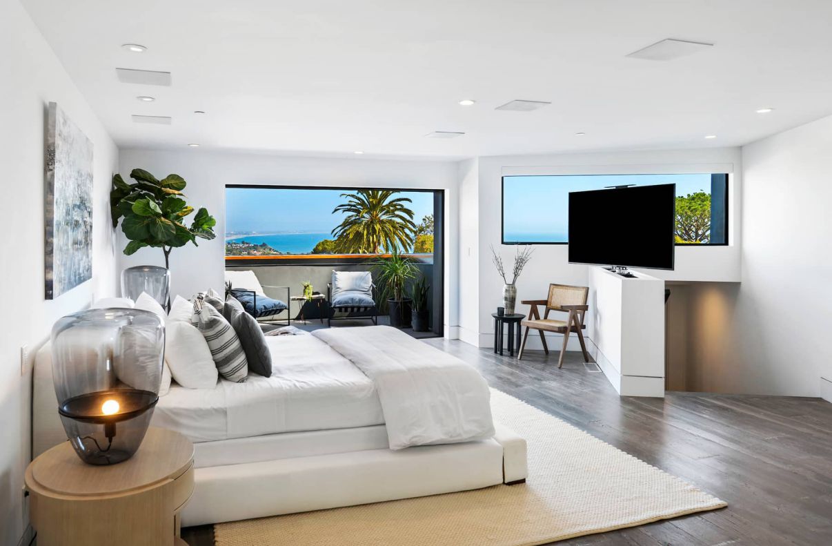 Incredible-Ocean-View-Modern-Compound-in-Pacific-Palisades-815-N-El-Oro-Lane-Pacific-Palisades-CA-12