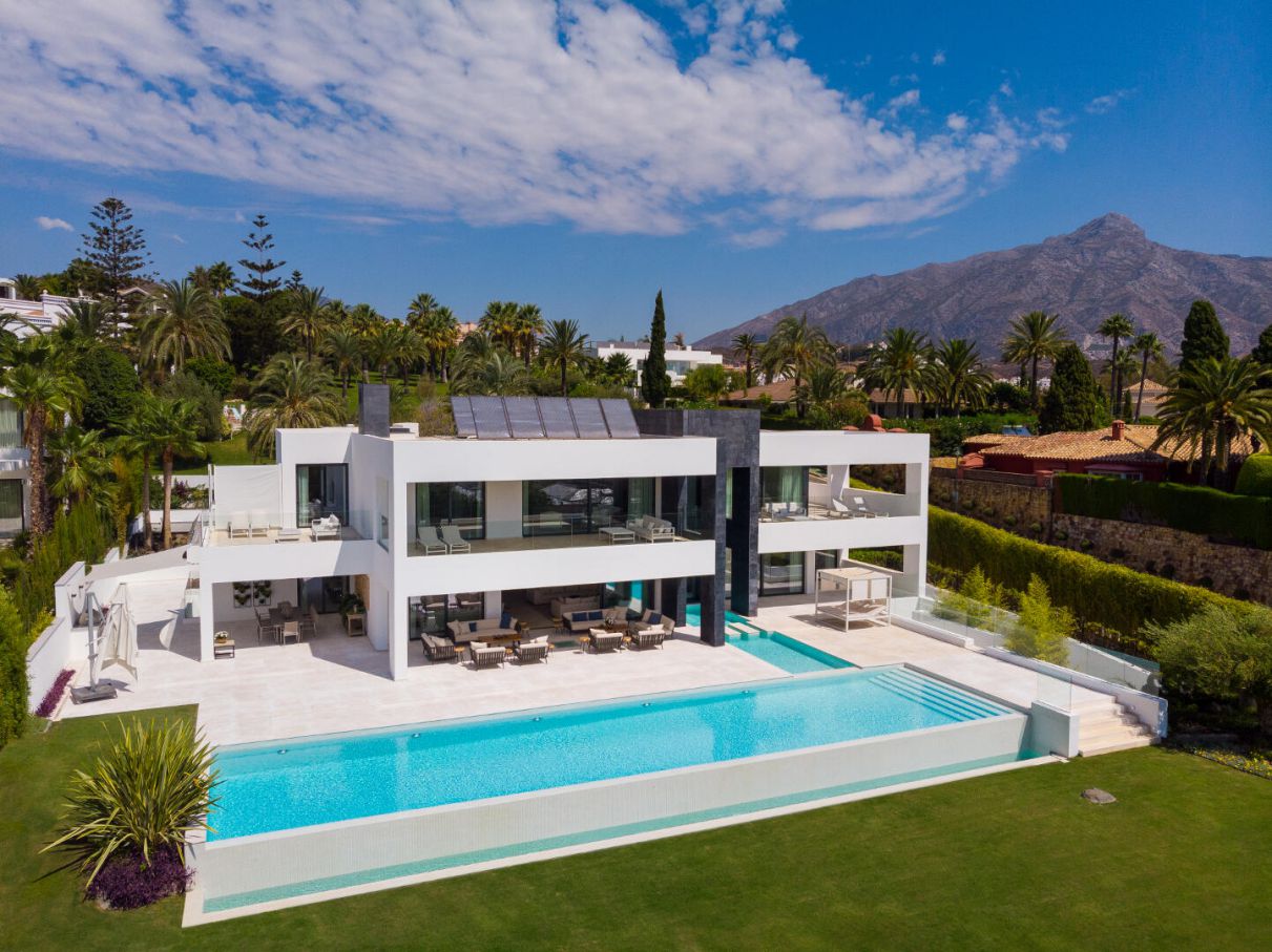 Inside-A-€5950000-Modern-Villa-in-La-Cerquilla-Marbella-Spain-2