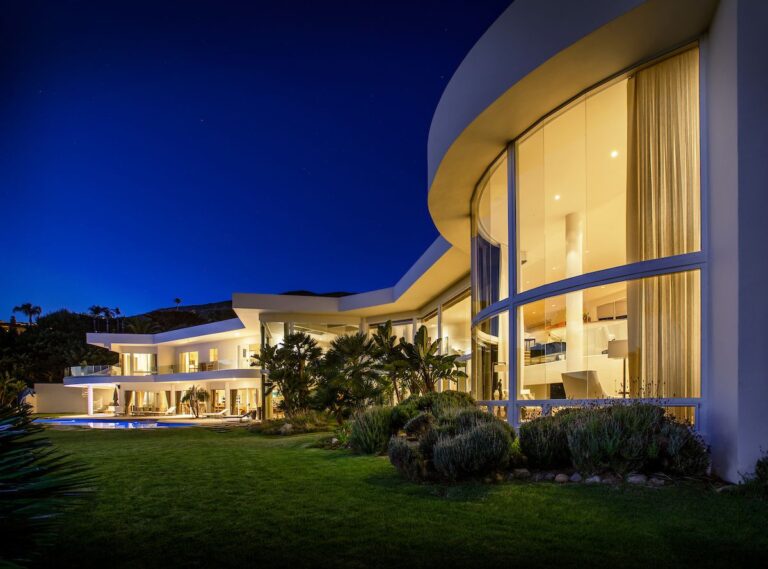 $13.4 Million Jaw-dropping Philip Avenue Residence in Malibu, California