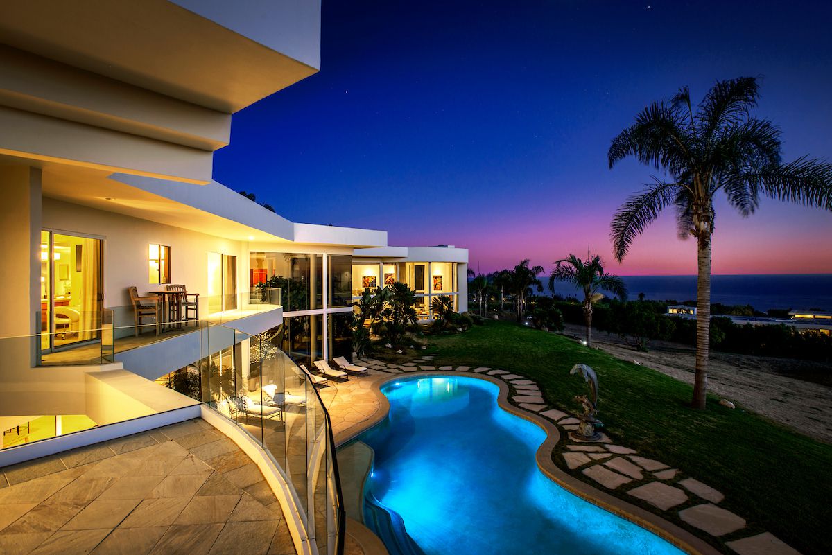 Jaw-dropping-Philip-Avenue-Residence-in-Malibu-California-8