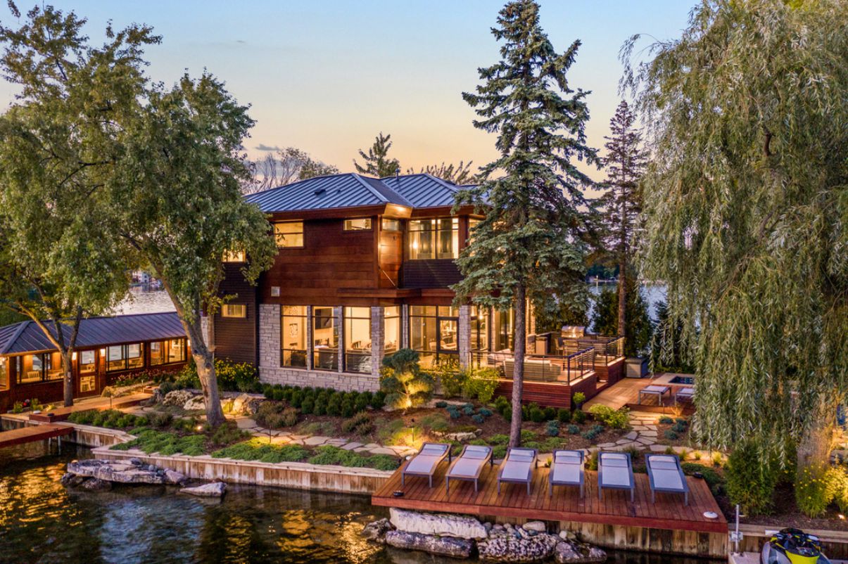 Lake-Orion-Residence-in-Oakland-County-Michigan-by-AZD-Associates-1