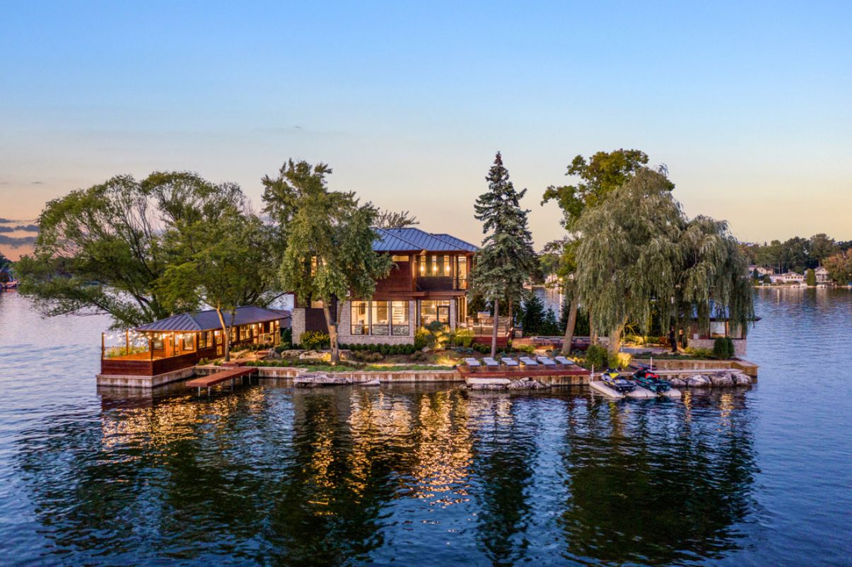 Lake-Orion-Residence-in-Oakland-County-Michigan-by-AZD-Associates-12