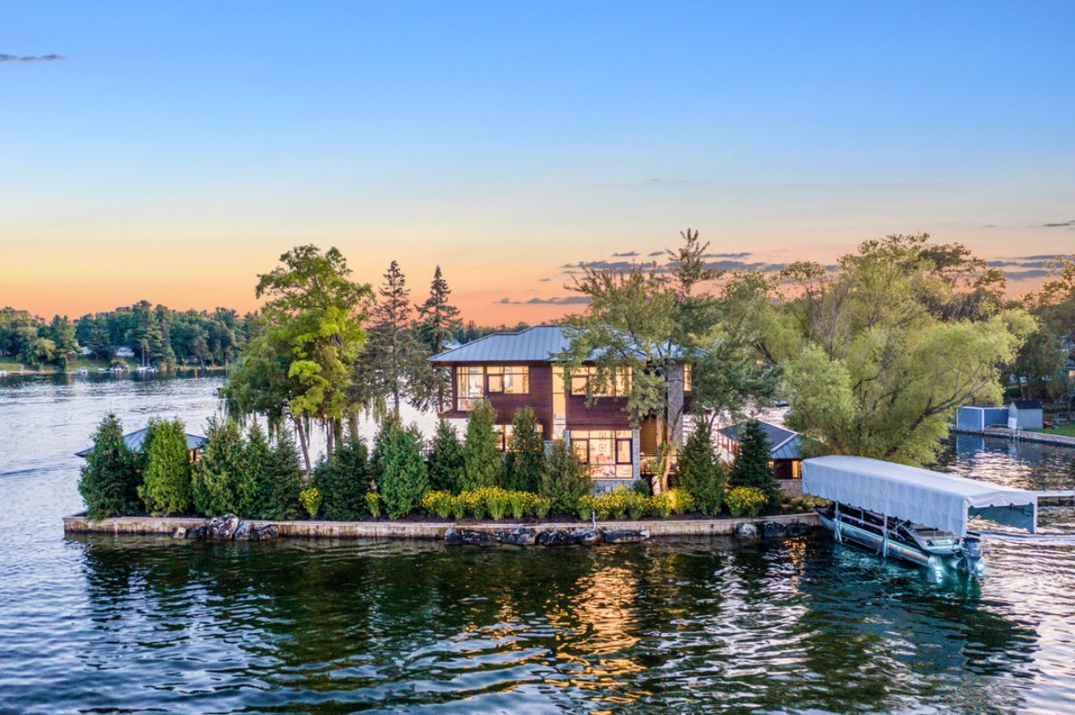 Lake-Orion-Residence-in-Oakland-County-Michigan-by-AZD-Associates-2