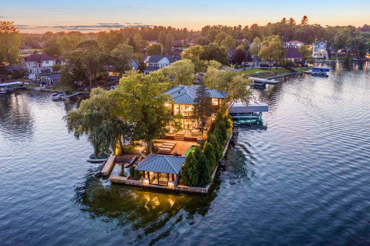 Lake-Orion-Residence-in-Oakland-County-Michigan-by-AZD-Associates-8