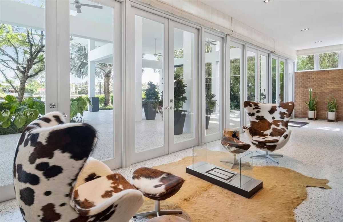 Lakeview-Residence-in-Miami-Beach-offers-Impeccably-Luxury-35