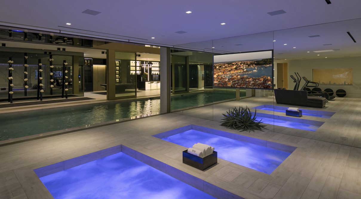 Luxurious-Hillcrest-Modern-Mansion-in-Los-Angeles-by-McClean-Design-14