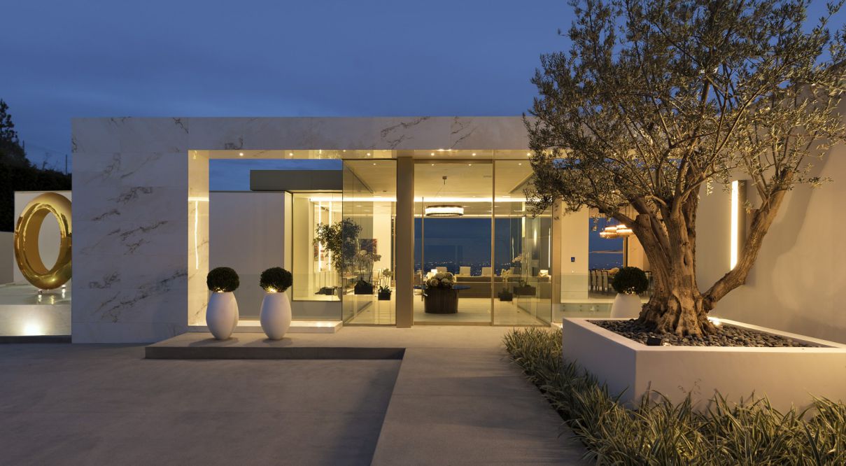 Luxurious-Hillcrest-Modern-Mansion-in-Los-Angeles-by-McClean-Design-22