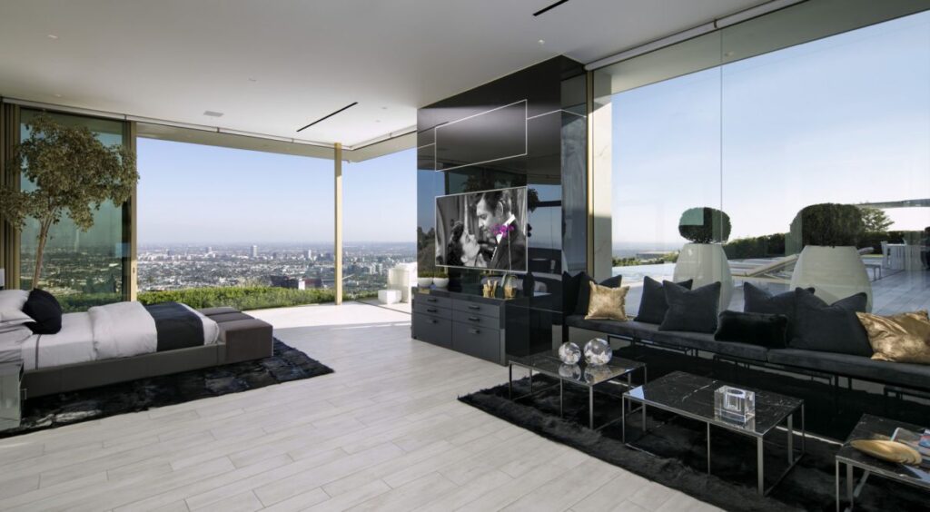 Luxurious Hillcrest Modern Mansion in Los Angeles by McClean Design