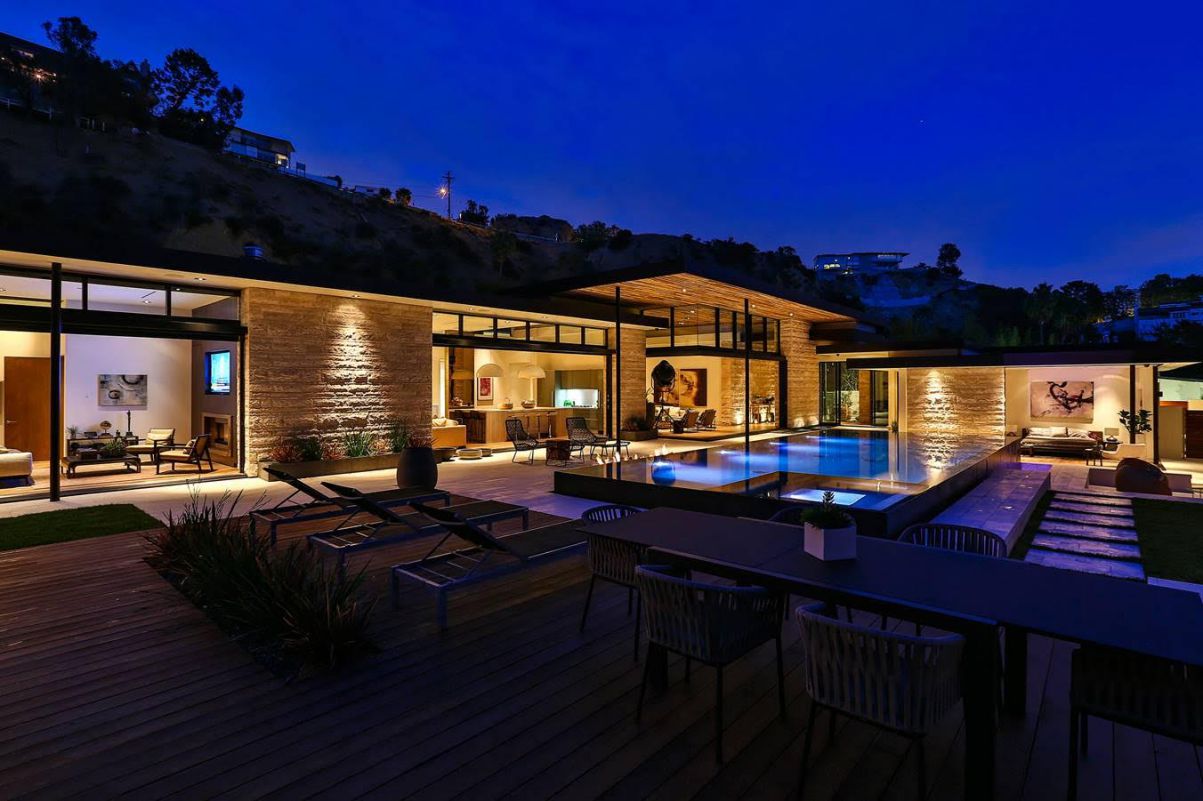 Marcheeta-Resort-style-Compound-in-Doheny-Estates-LA-2