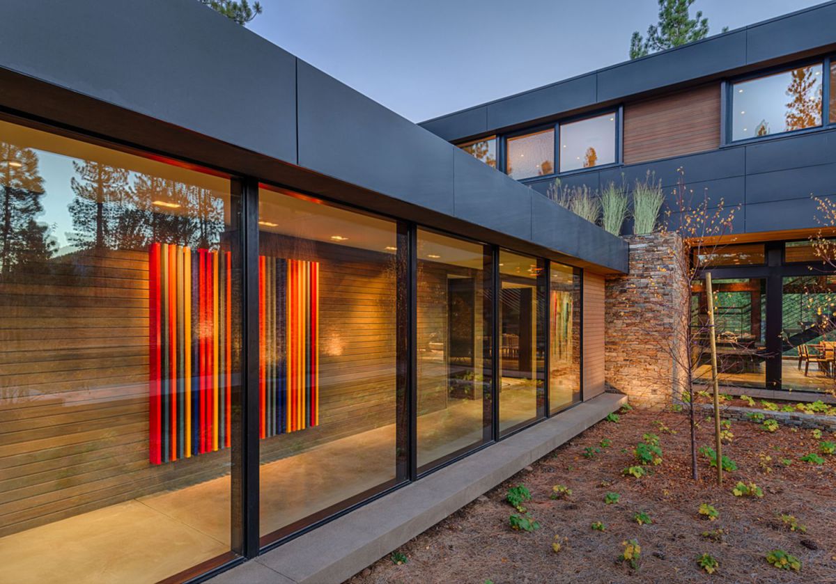 Martis-Camp-Residence-381-in-Truckee-CA-by-Marmol-Radziner-Architecture-3