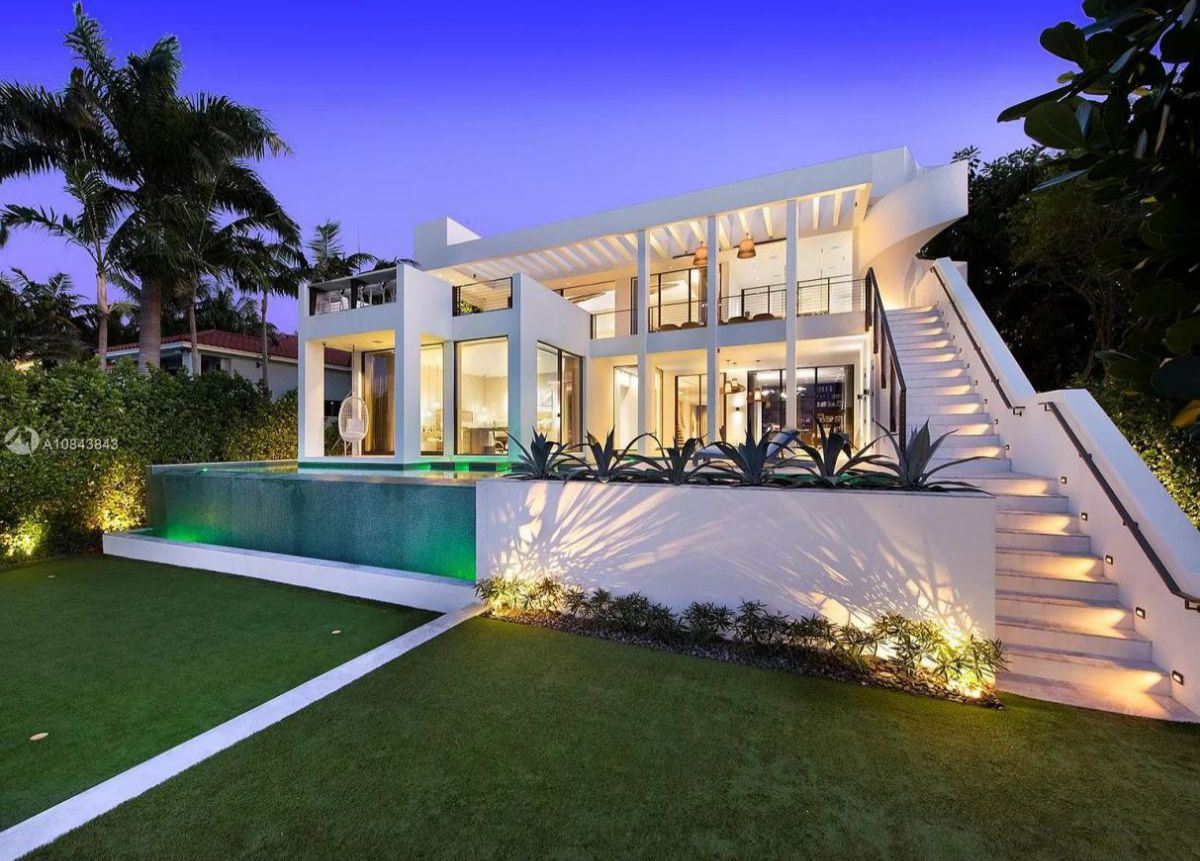 Marvelous-Venetian-Waterfront-Home-in-Miami-Beach-1