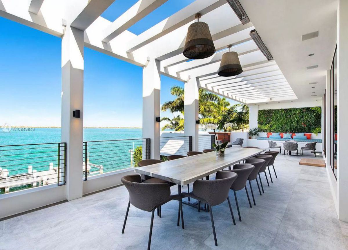 Marvelous-Venetian-Waterfront-Home-in-Miami-Beach-9