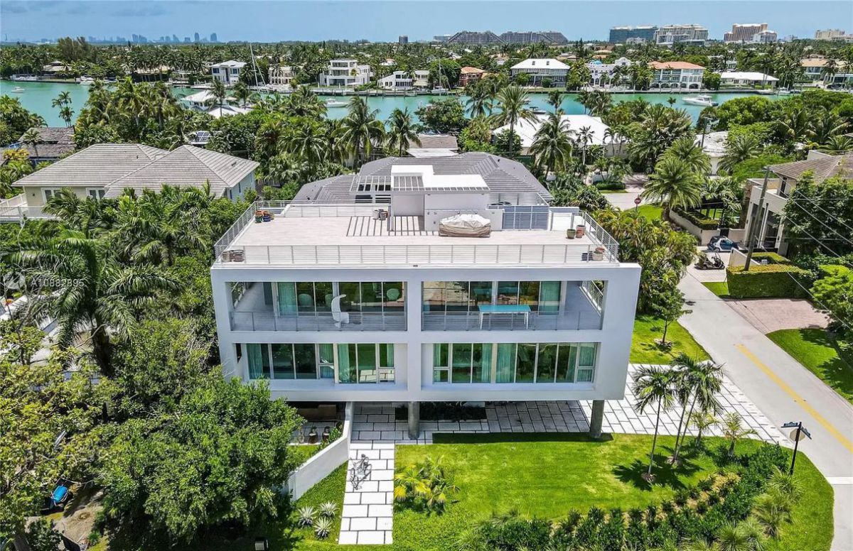 Mashta-Drive-Modern-Home-in-Key-Biscayne-1