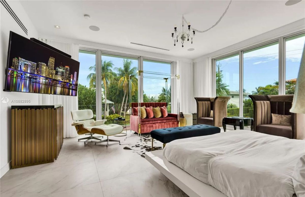 Mashta-Drive-Modern-Home-in-Key-Biscayne-16