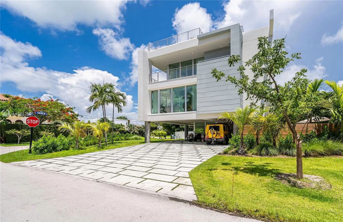 Mashta-Drive-Modern-Home-in-Key-Biscayne-3