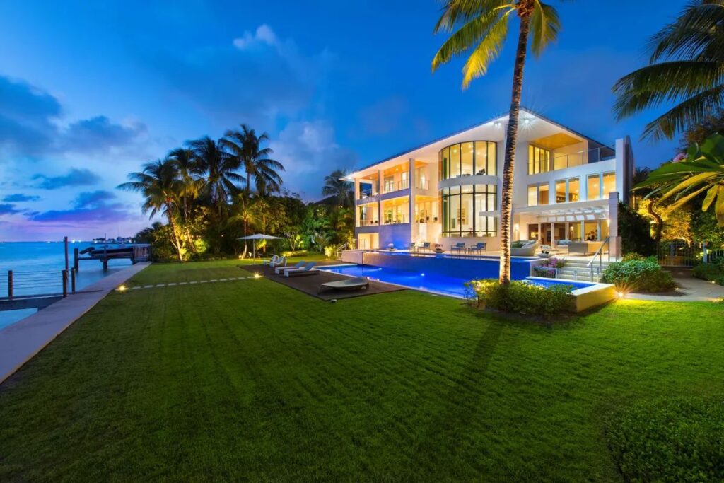 Mashta Island Modern Estate in Key Biscayne, Florida