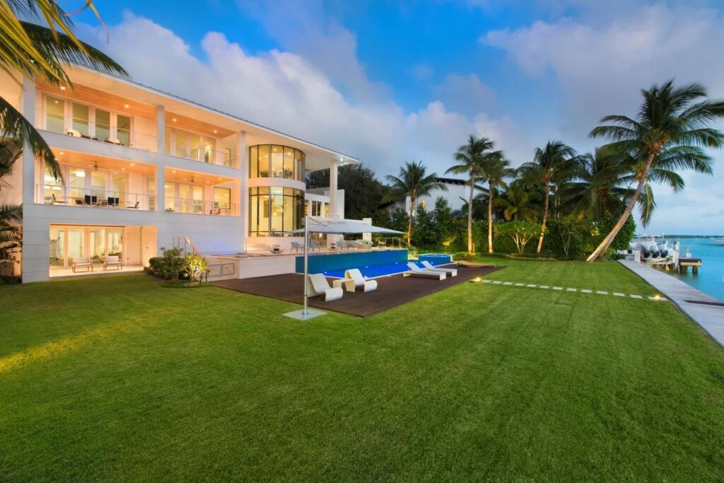 Mashta Island Modern Estate in Key Biscayne, Florida