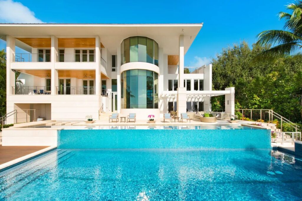 Mashta Island Modern Estate in Key Biscayne, Florida