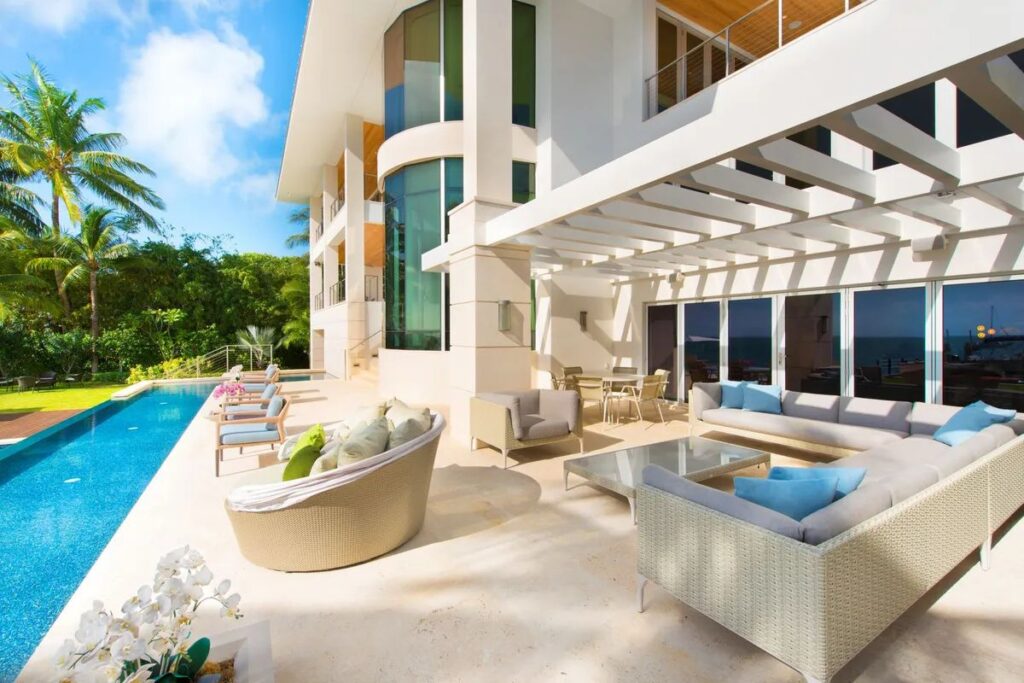 Mashta Island Modern Estate in Key Biscayne, Florida