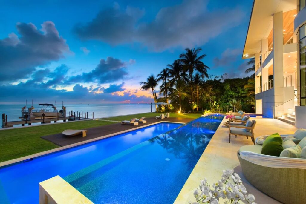 Mashta Island Modern Estate in Key Biscayne, Florida