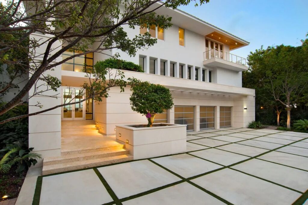 Mashta Island Modern Estate in Key Biscayne, Florida