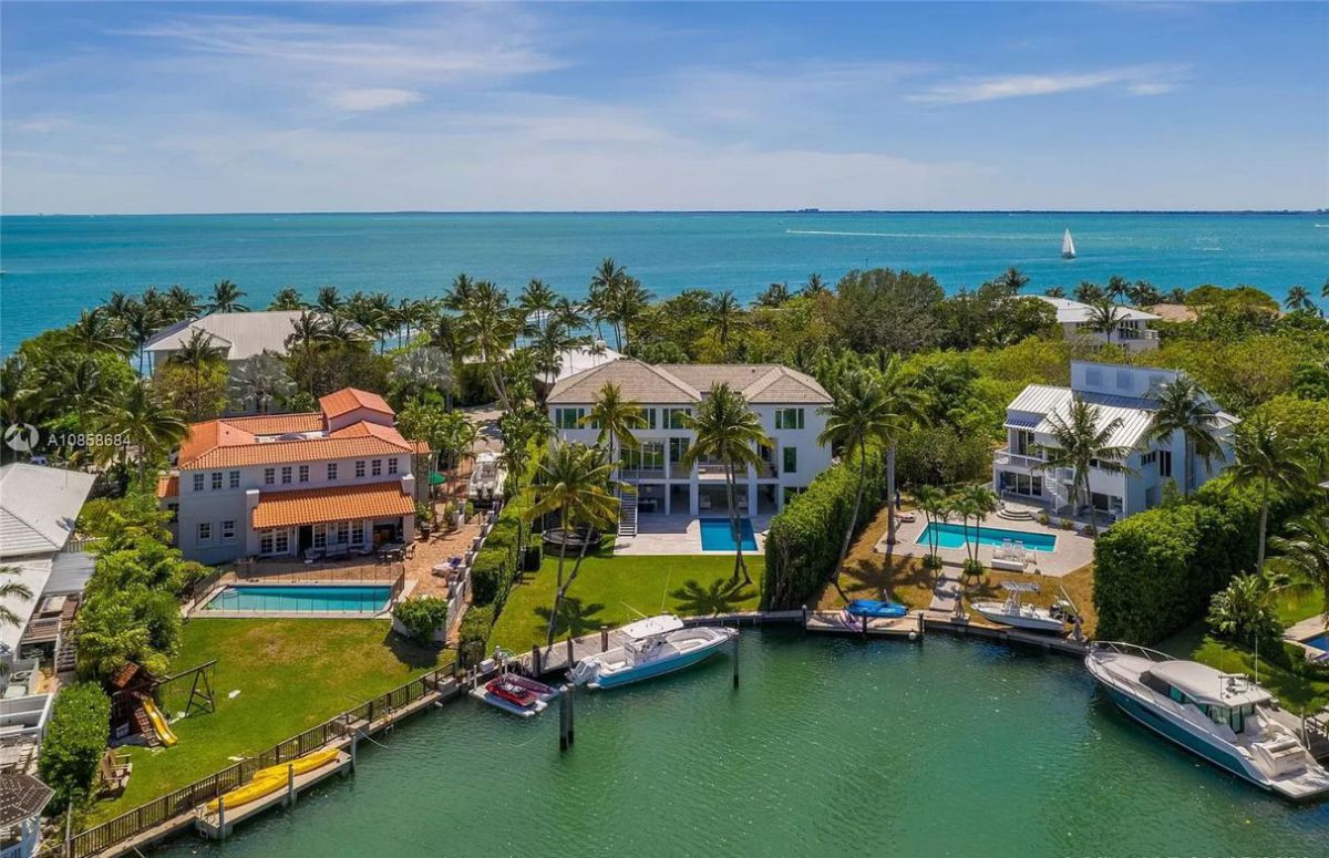 Mashta-Island-Waterfront-Home-in-Key-Biscayne-for-Sale-1