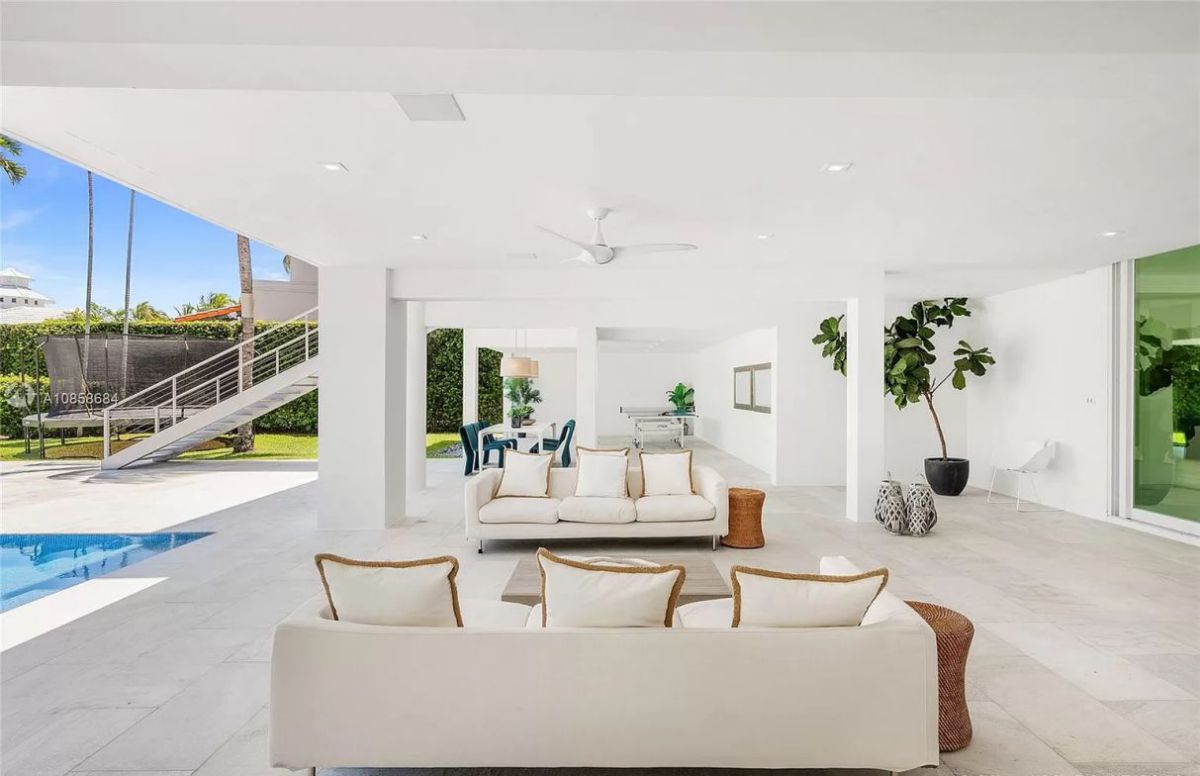 Mashta-Island-Waterfront-Home-in-Key-Biscayne-for-Sale-16