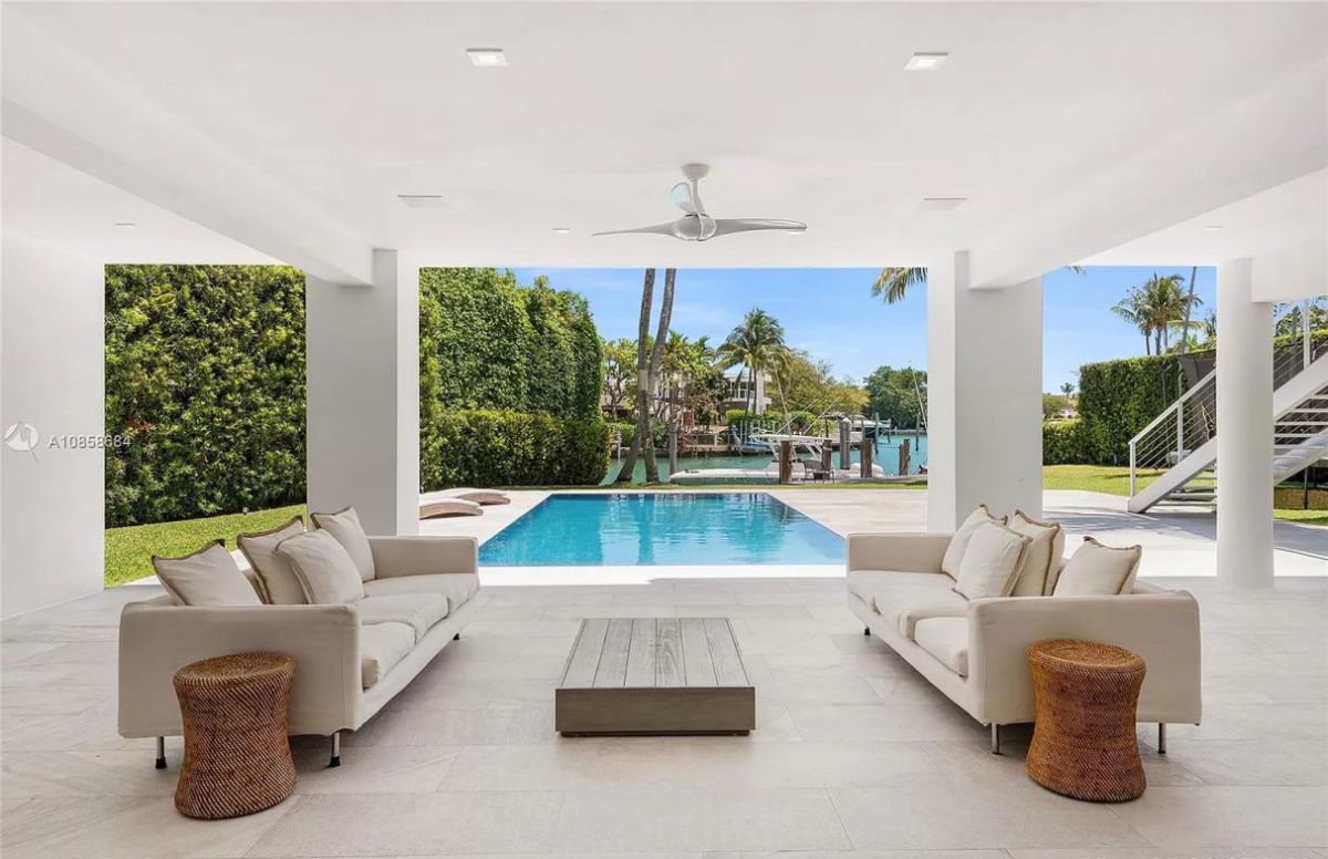 Mashta-Island-Waterfront-Home-in-Key-Biscayne-for-Sale-22