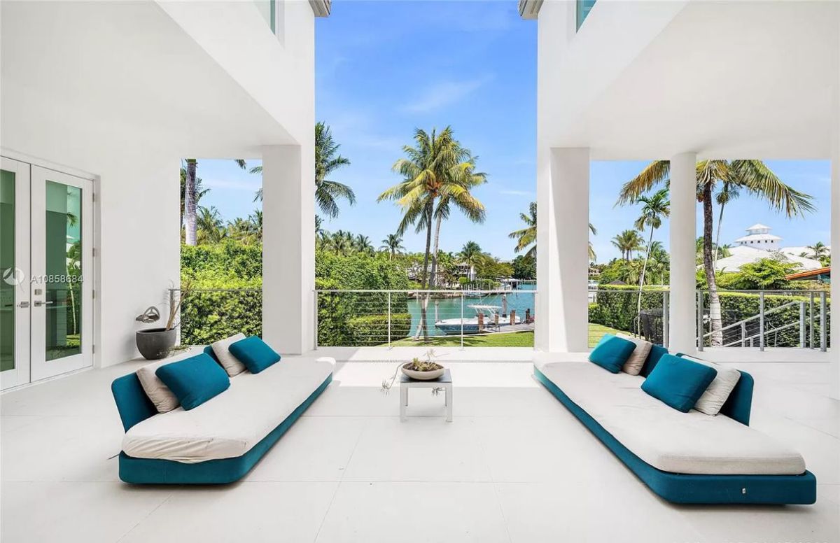 Mashta-Island-Waterfront-Home-in-Key-Biscayne-for-Sale-24