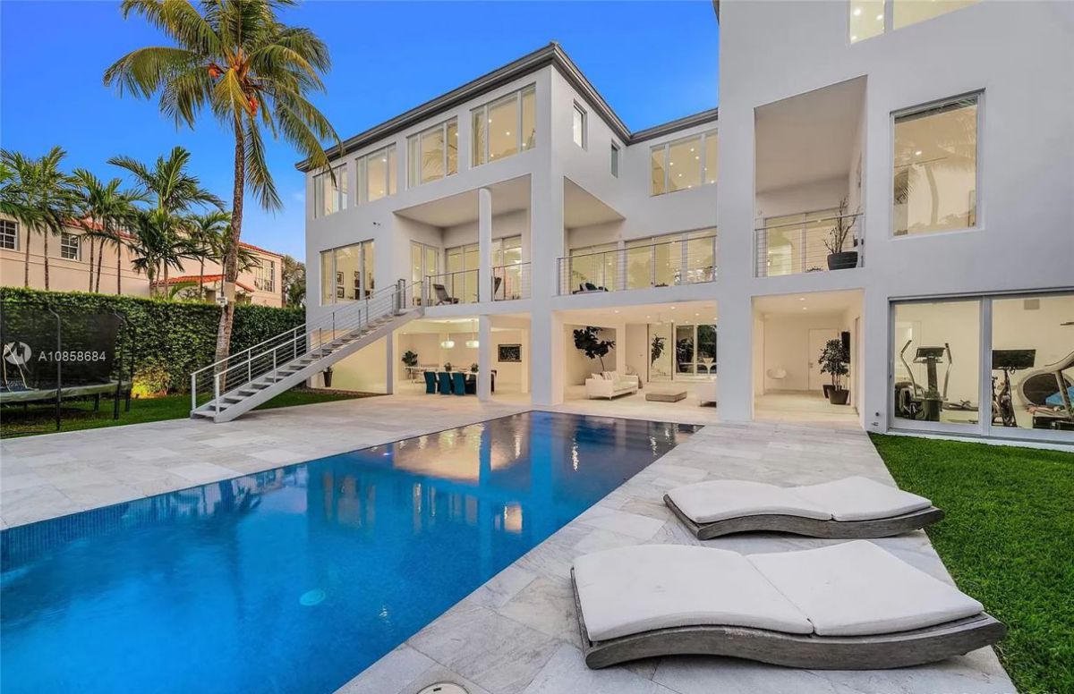 Mashta-Island-Waterfront-Home-in-Key-Biscayne-for-Sale-27