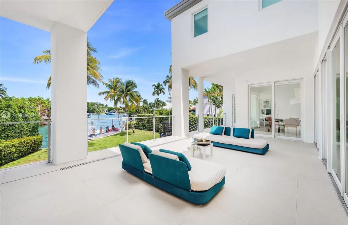 Mashta-Island-Waterfront-Home-in-Key-Biscayne-for-Sale-30