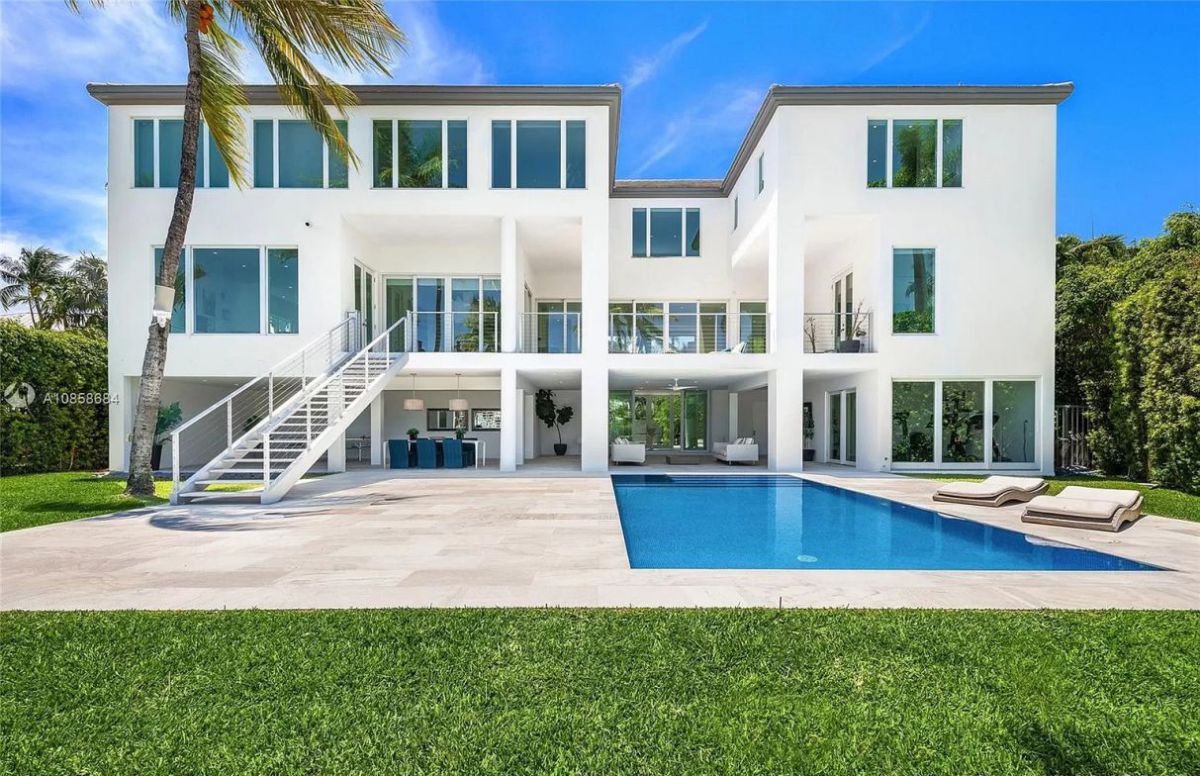 Mashta-Island-Waterfront-Home-in-Key-Biscayne-for-Sale-31