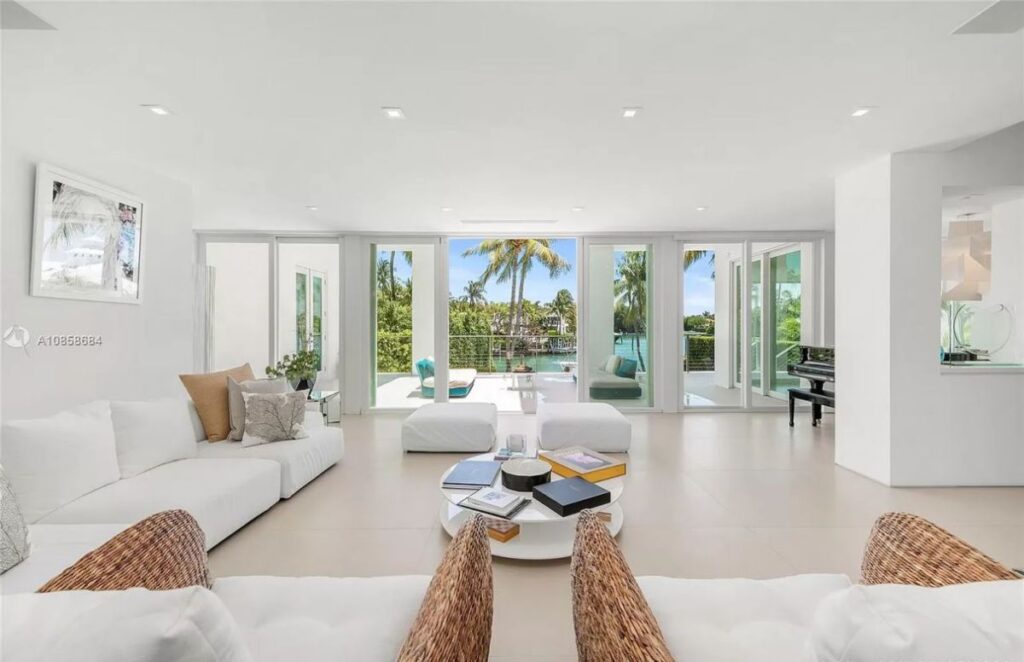 Mashta Island Waterfront Home in Key Biscayne for Sale