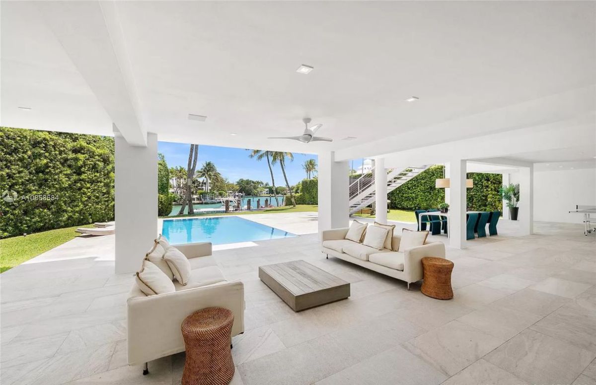 Mashta-Island-Waterfront-Home-in-Key-Biscayne-for-Sale-5