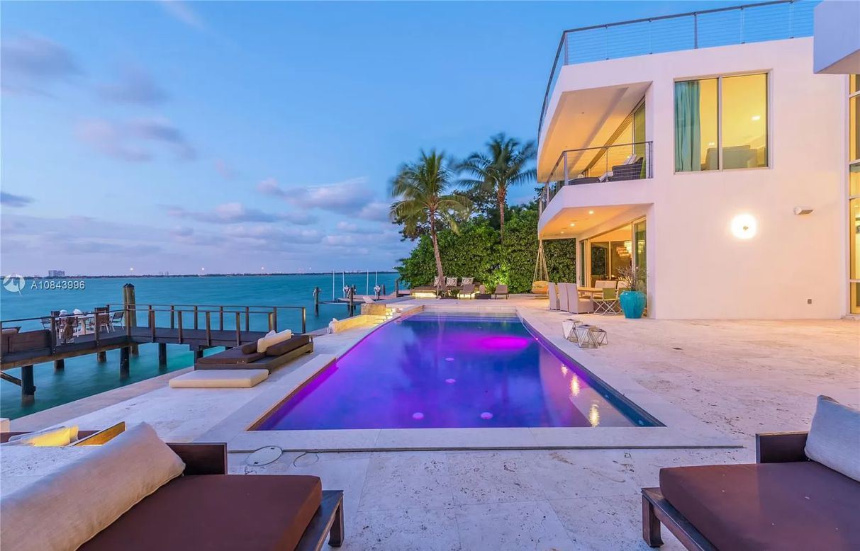 Miami-Beachs-San-Marino-Contemporary-Gem-for-Rental-10