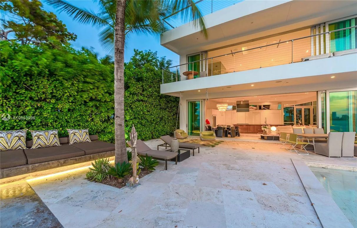 Miami-Beachs-San-Marino-Contemporary-Gem-for-Rental-24