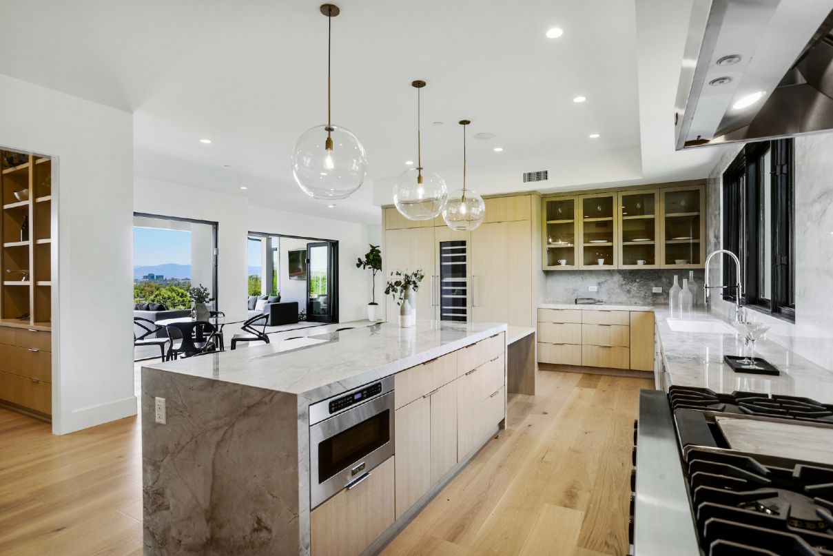 Modern-Estate-in-Hidden-Hills-on-the-Market-5781-Penland-Rd-Hidden-Hills-CA-11