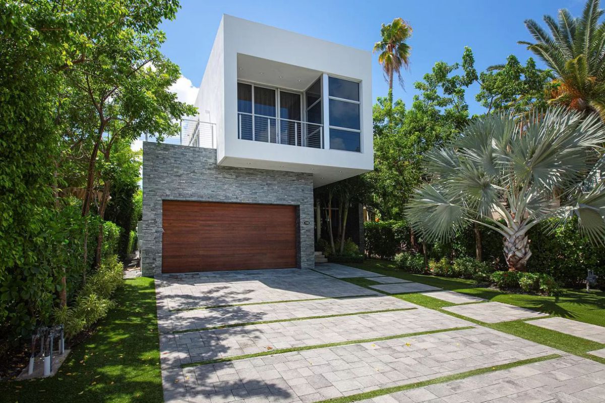 Modern-Waterfront-Home-in-Miami-Beach-on-Market-1