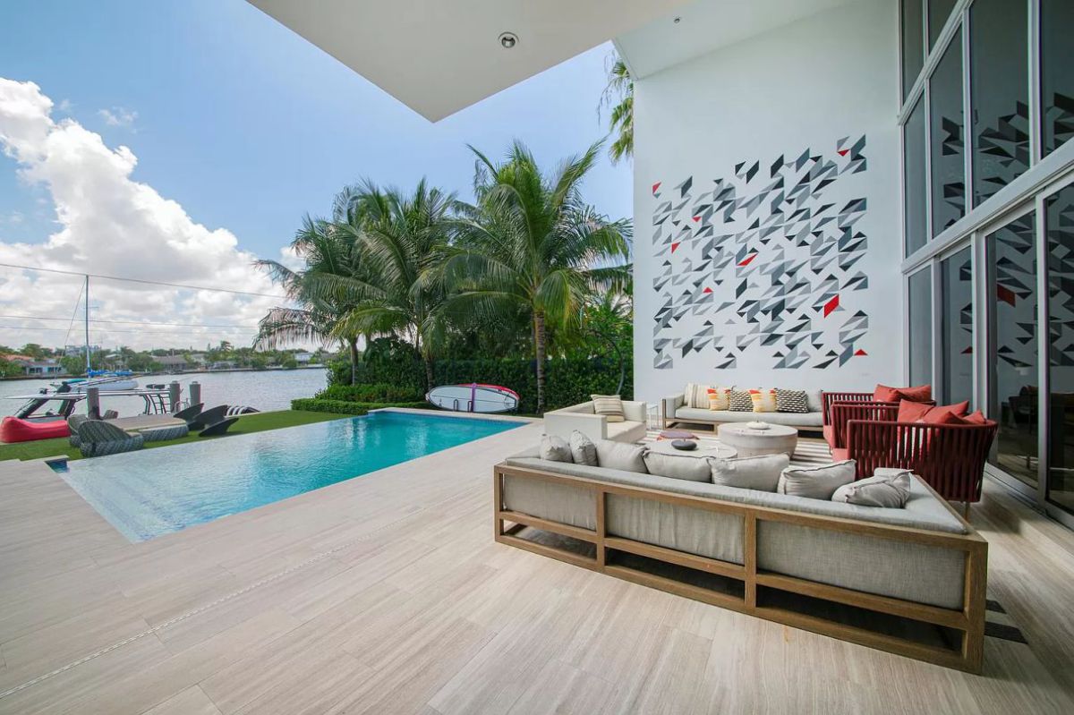 Modern-Waterfront-Home-in-Miami-Beach-on-Market-5