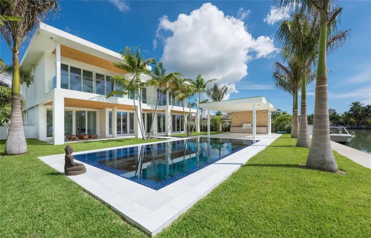 Modern-Waterfront-Smart-Home-in-Miami-Beach-on-Market-10