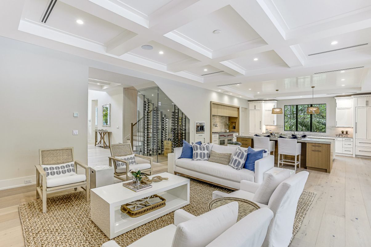 New-Masterpiece-in-Naples-built-by-Griffin-Builders-hits-Market-10