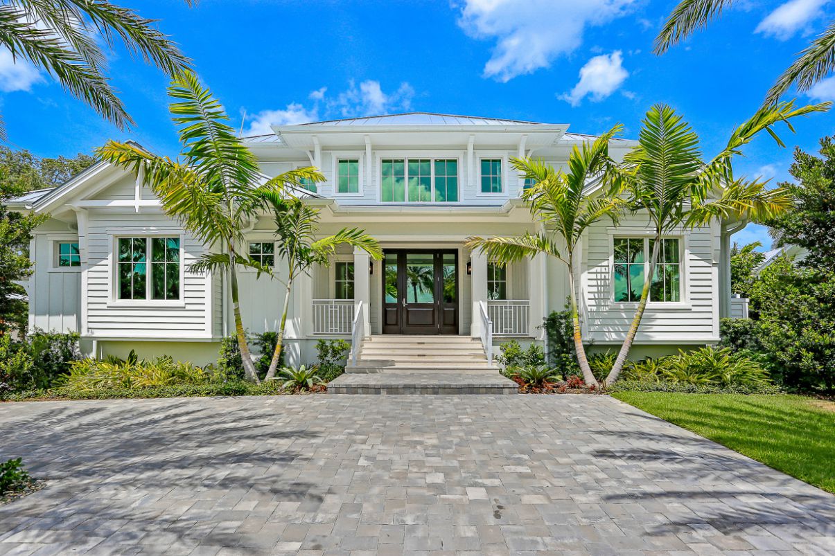 New-Masterpiece-in-Naples-built-by-Griffin-Builders-hits-Market-6