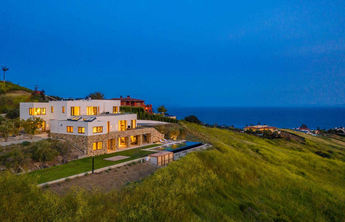 Newly-Built-Malibu-Estate-on-Coveted-Coastal-Community-for-Sale-2